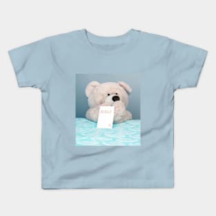 Teddy bear prays before bed Kids T-Shirt